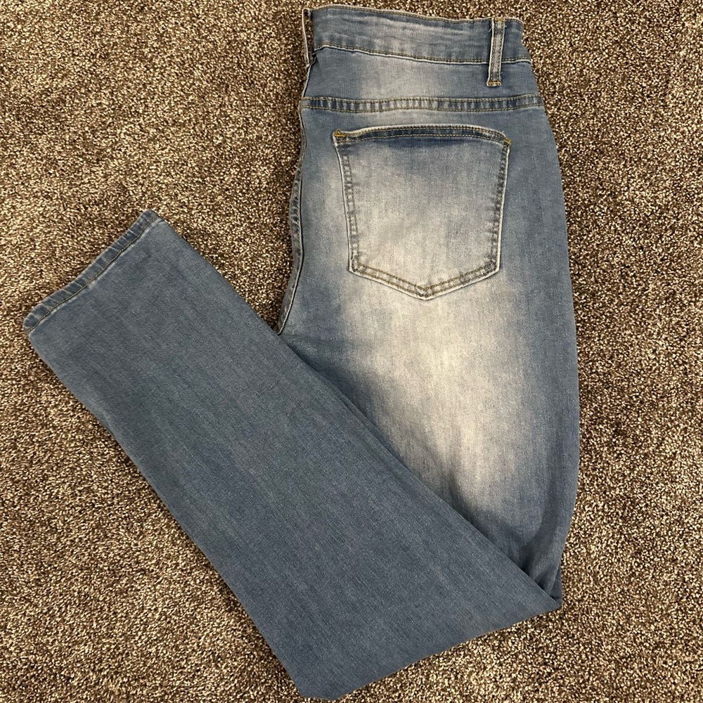 Light washed Jeans with Holes Women